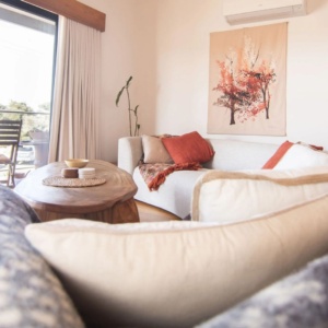 Potters Oasis Lounge Room 2