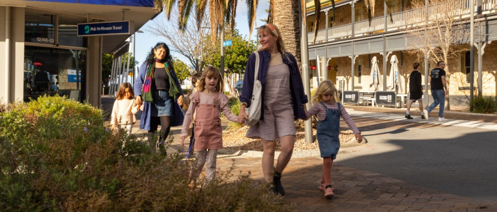 Shopping In Mainstreet