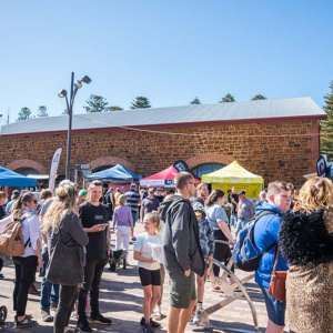 Victor Harbor Artisan Markets crowd
