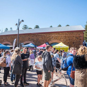 Victor Harbor Artisan Markets Crowd